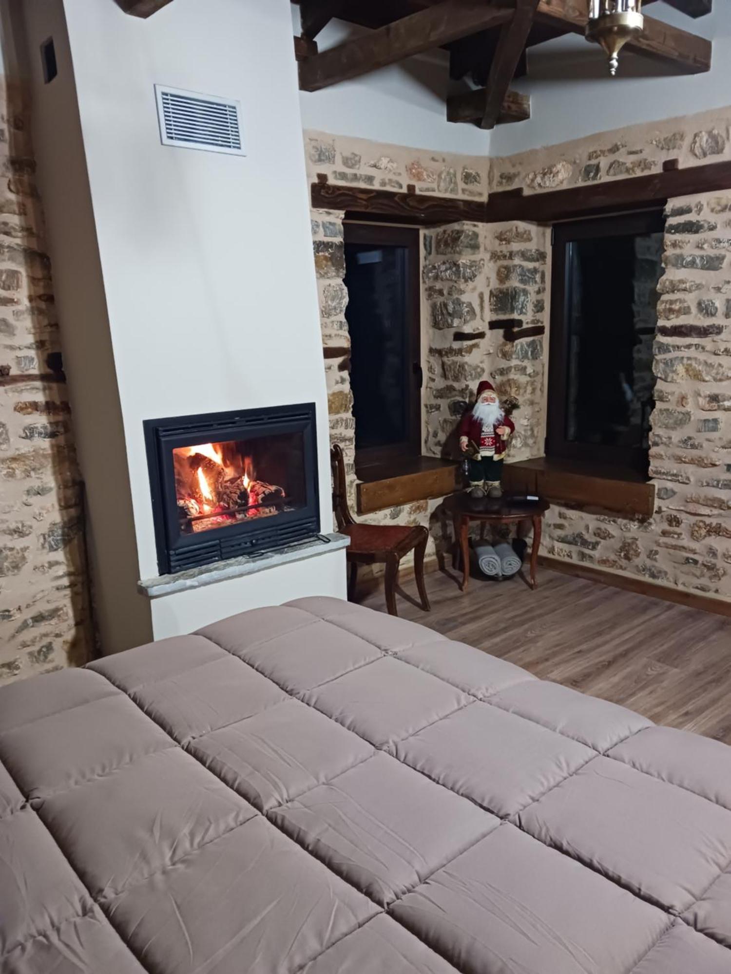 Guesthouse Amalia Kalesménon 外观 照片