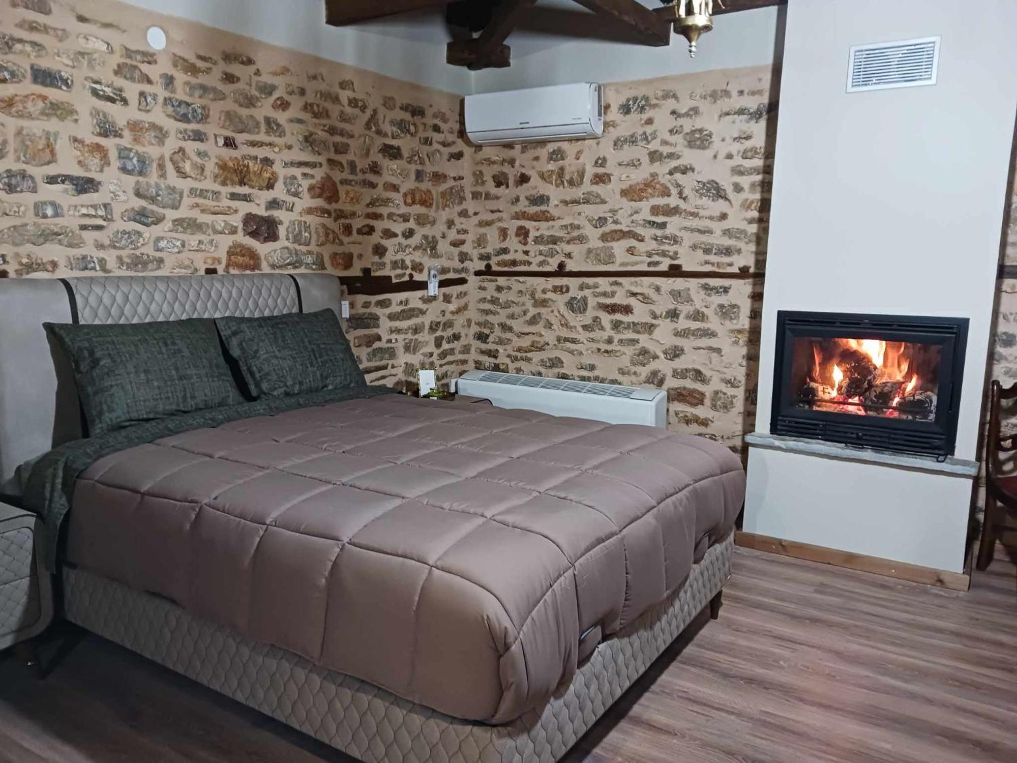 Guesthouse Amalia Kalesménon 外观 照片